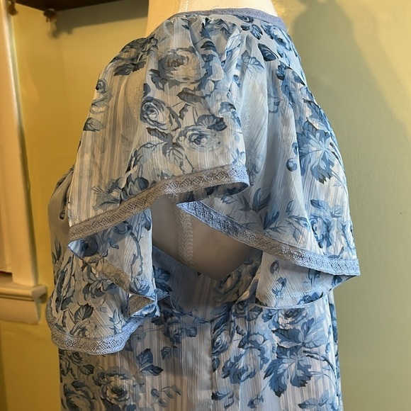 Allison New York floral flutter sleeve blouse - Picture 17 of 17
